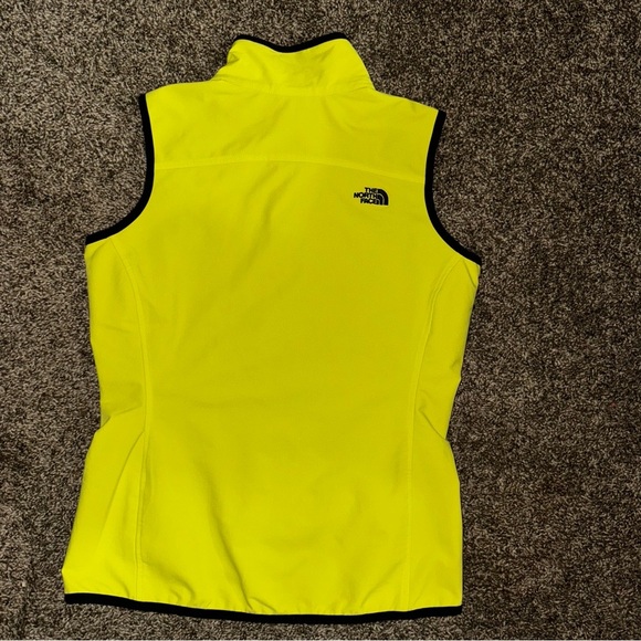 Women’s North Face Yellow Vest size M - Picture 3 of 3
